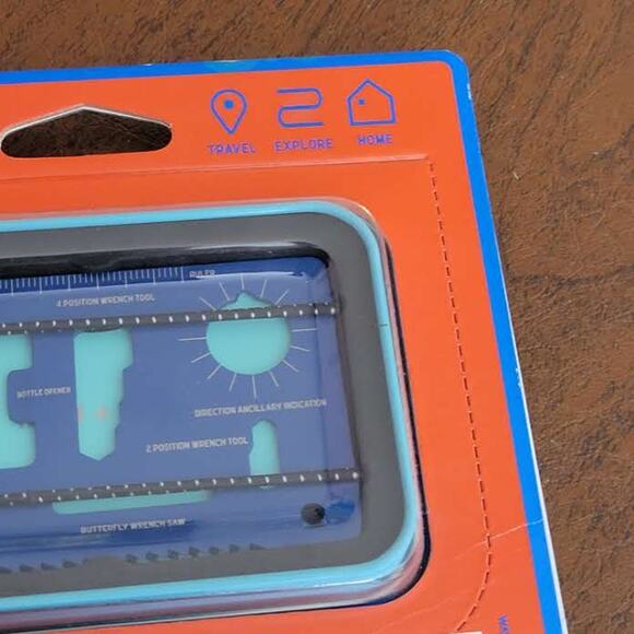 WILD + WOLF Tool Card Holder Travel Survival - 9 Tools New, sealed - Picture 6 of 8